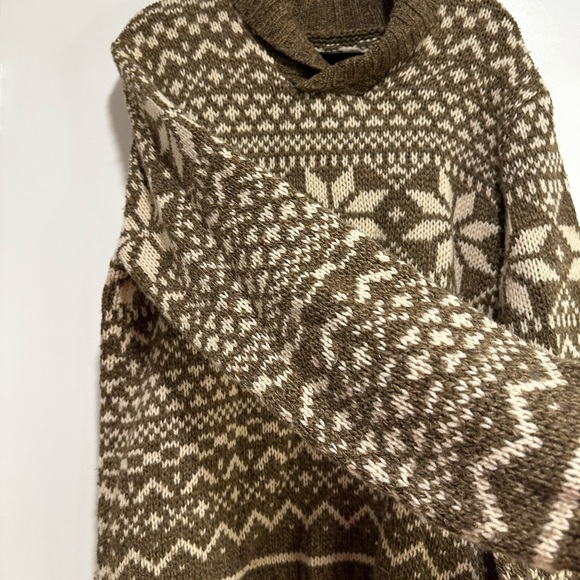 Men’s Wool Olive Green/ Brown G.H. Bass Chunky Snowflake Sweater. Rolled Collar. - Picture 9 of 10